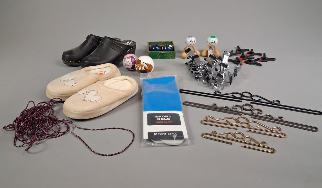 Diverse. Bl.a Stövelklämma.