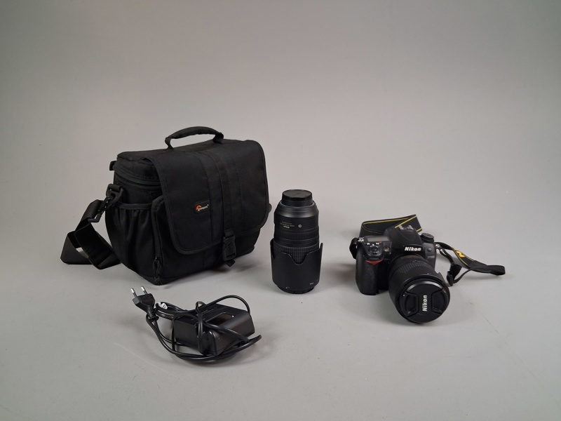 Digital Systemkamera. Nikon D7000 med tillbehör.