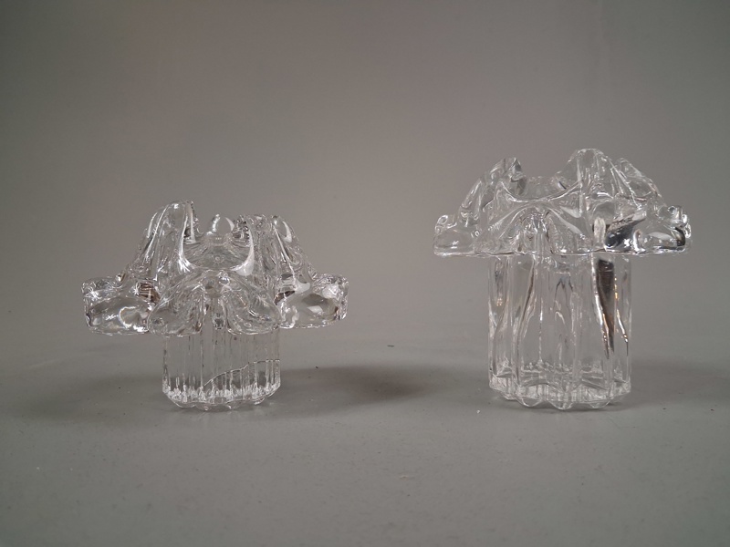 GÖRAN WÄRFF. 2 Ljuslyktor, "Krinolin", Kosta Boda.