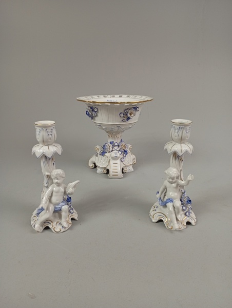 BORDSGARNITYR. 3 Delar, Porslin, A Von Schierholtz, Tyskland, 1900-Talet.