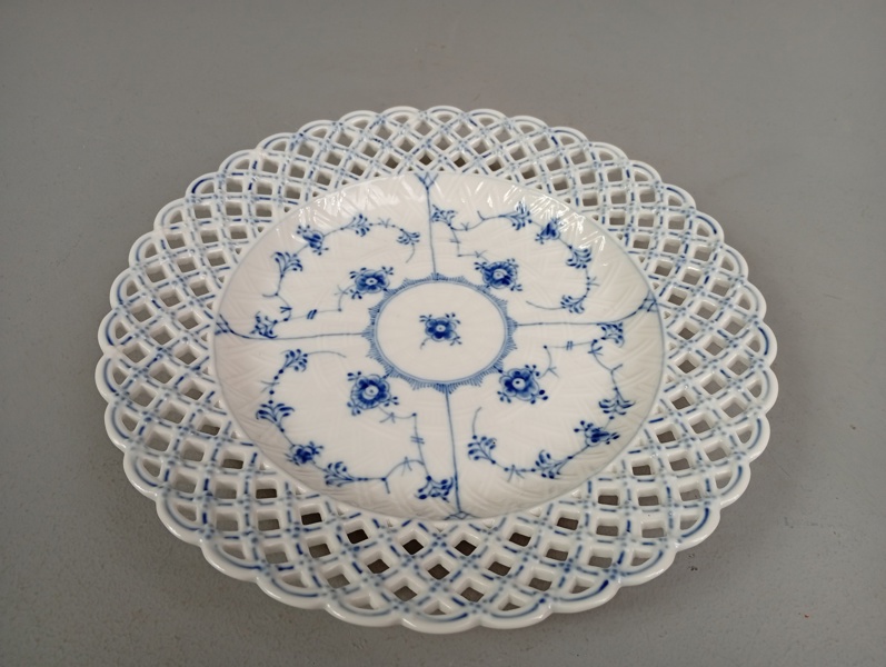 ROYAL COPENHAGEN, Fat, "Musselmalet", Helblond, Nr: 1098.