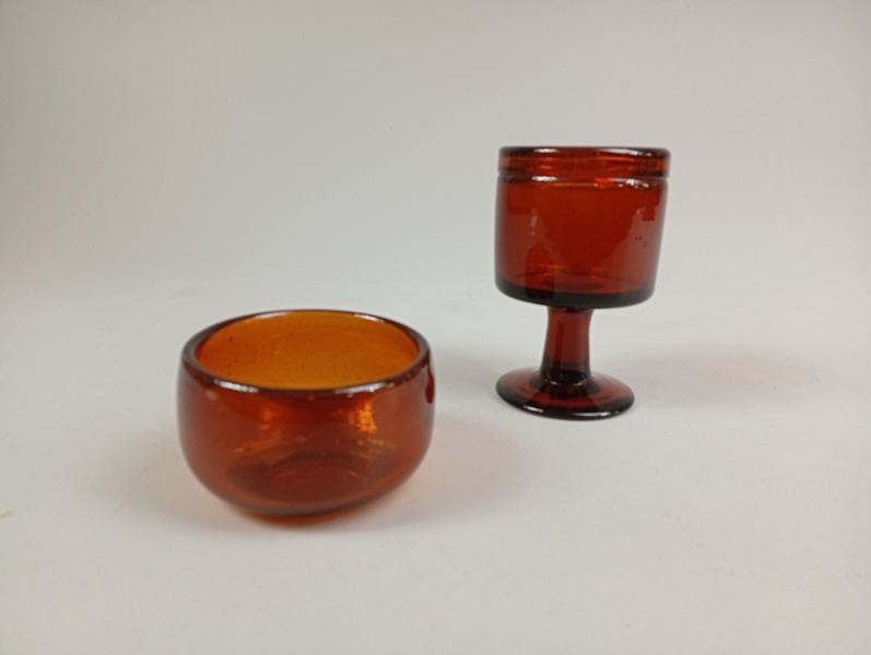 ERIK HÖGLUND. Bärnstensfärgad pokal & skål, Boda, signerade.