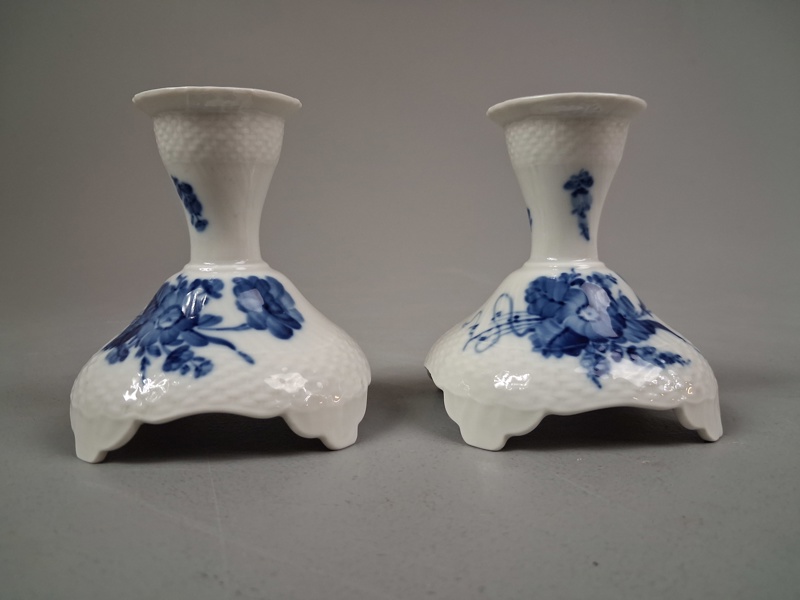 ROYAL COPENHAGEN. 2 Ljusstakar, "Blå Blomster".