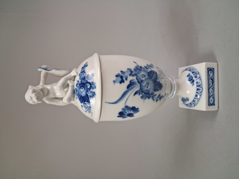 ROYAL COPENHAGEN. Lockurna, "Blå Blomster".