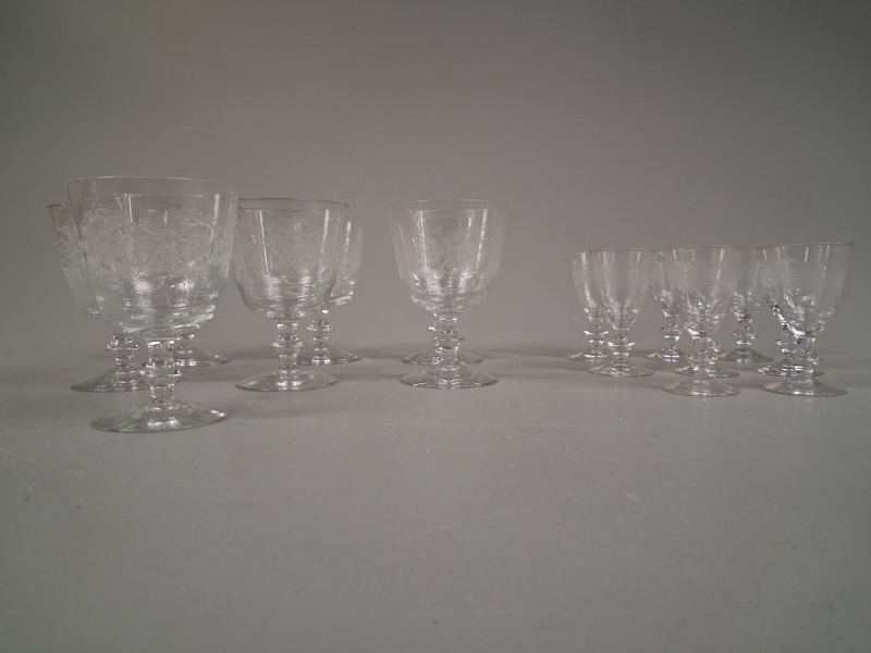 EDVIN OLLERS. 7 Vinglas & 8 snapsglas, "Elon", Kosta Boda.