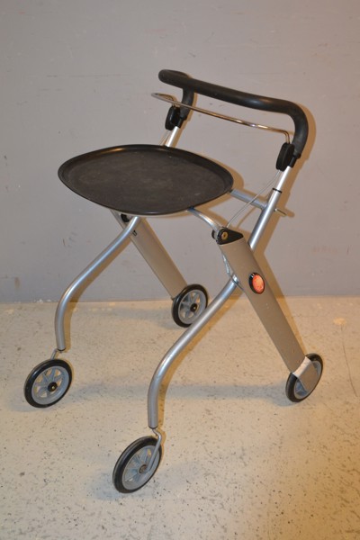 Inomhus-rollator. Trust.