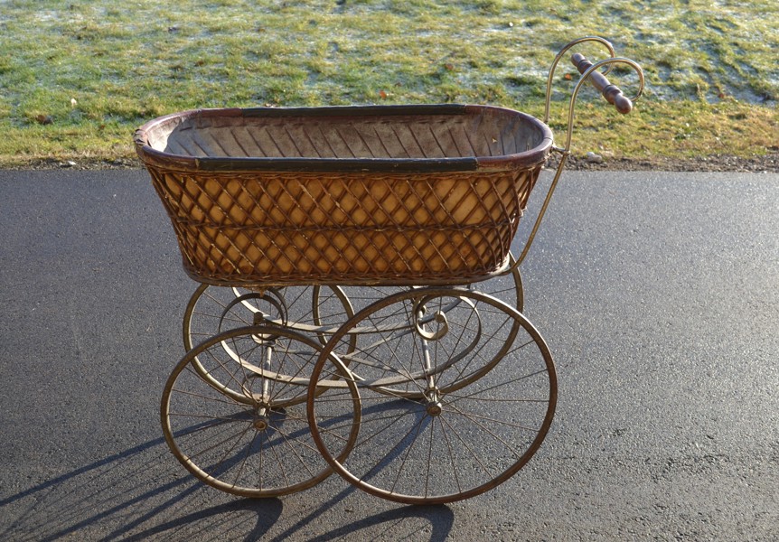 Barnvagn. 1800/1900-talet.