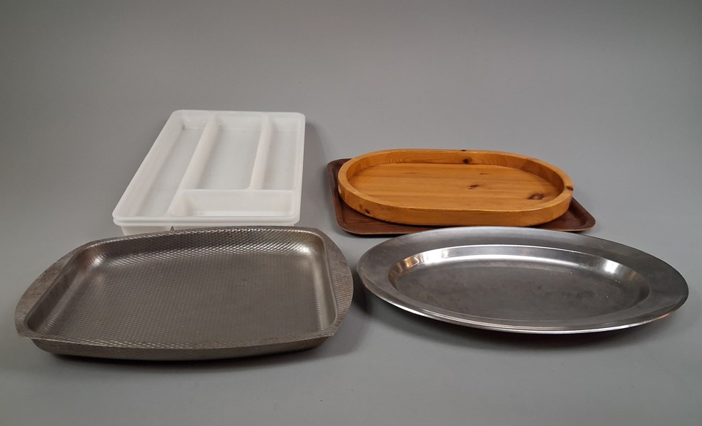 Diverse brickor & bestiklådor.