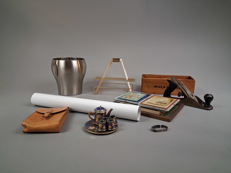 Diverse. Bl.a Hyvel, tavlor, plansch m.m.