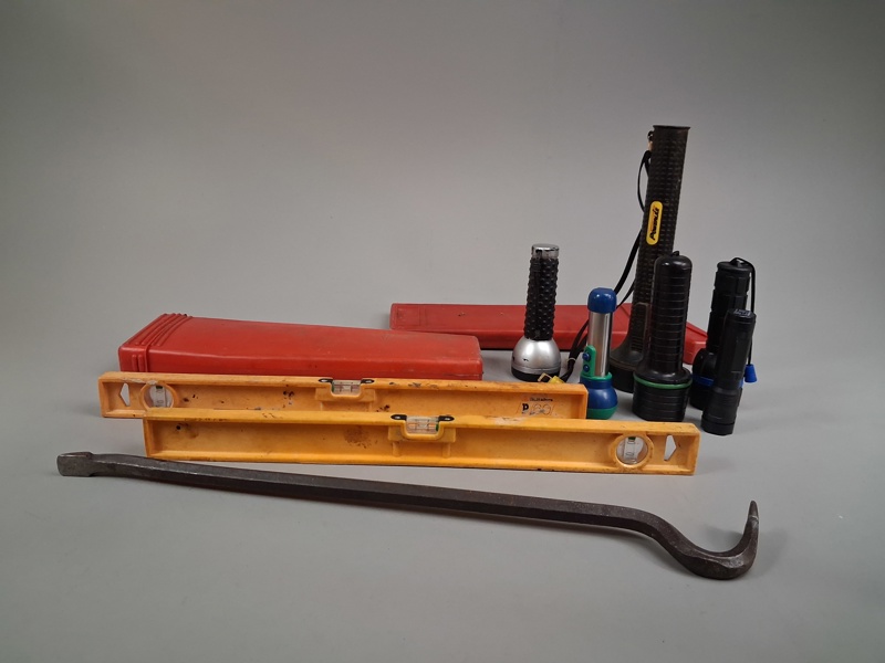 Diverse verktyg & ficklampor.