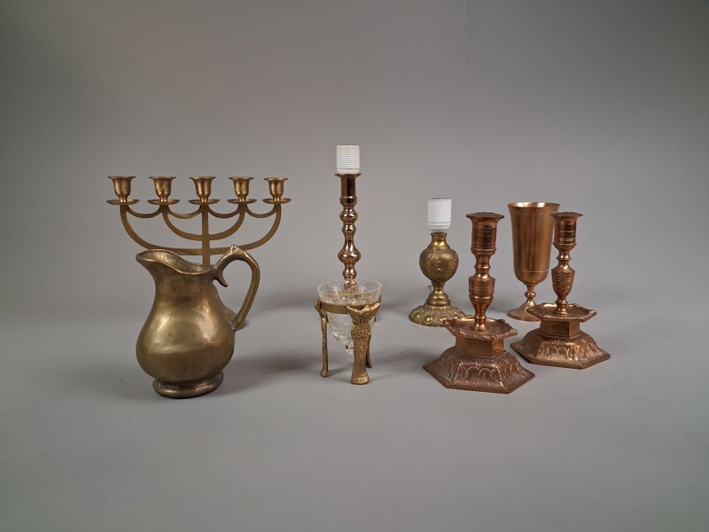 Diverse. Bl.a malm & mässing.