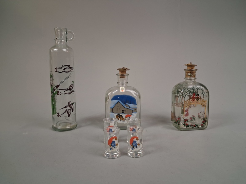 HOLMEGAARD, 3 Flaskor & 4 snapsglas.
