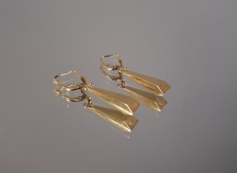 Öronhänge. Ett par, 14K Guld. 2,36 gram, syratestat.