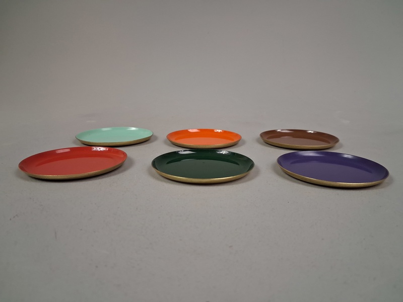 6 Coaster/glasunderlägg. Persöner Koncernen, Ystad, Mässing med emalj.