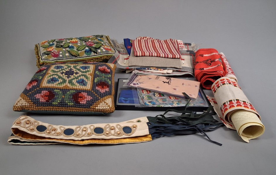 Diverse textil & broderat.