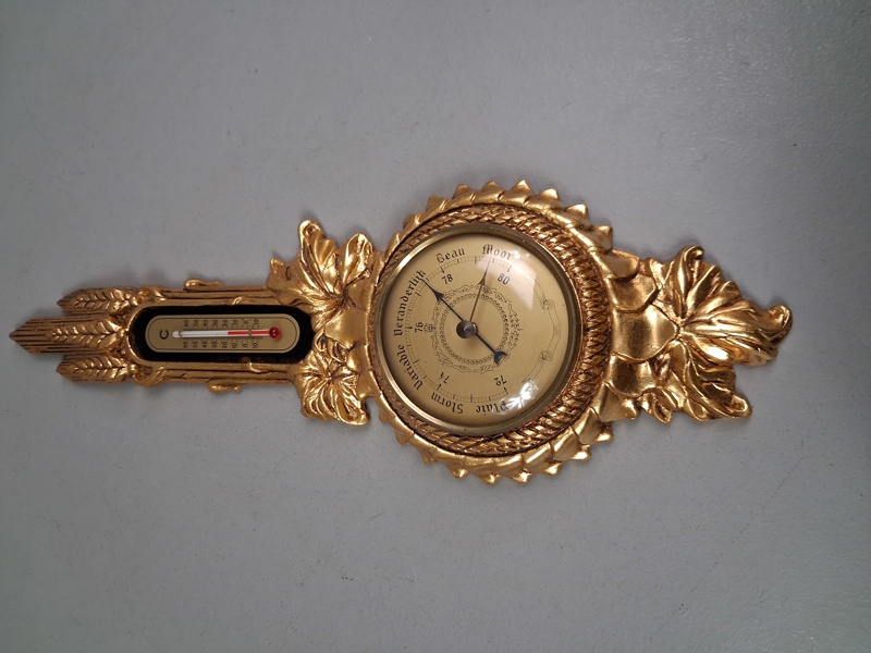 Barometer. Konstmassa.