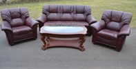 Soffgrupp med bord. Oxblodsfärgat skinn.