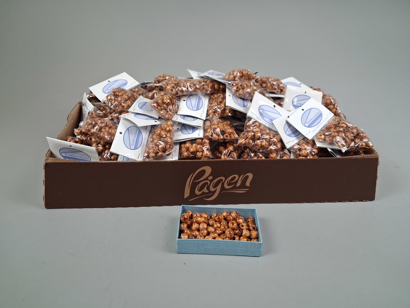 Ca 150 förpackningar pärlor.