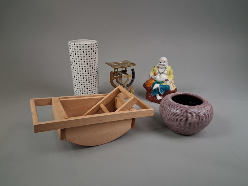 Diverse. Bl.a Buddha, brevvåg m.m.