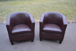 2 Club-fåtöljer. Fabrikat okänt.