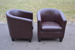 2 Club-fåtöljer. Fabrikat okänt.