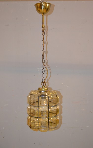 Taklampa. Röktonat glas, 1900-talets andra hälft.