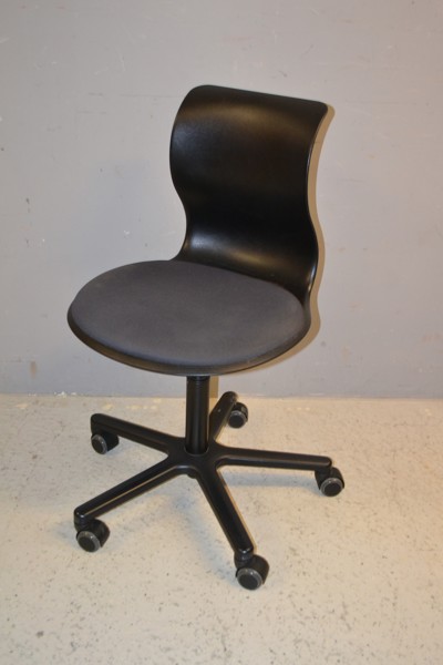 Skrivbordsstol. Samtida.