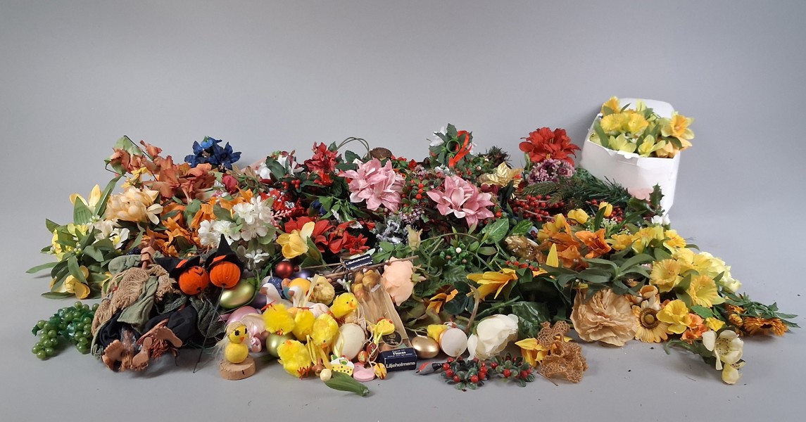 Diverse plastväxter, mestadels Ljusmachetter.