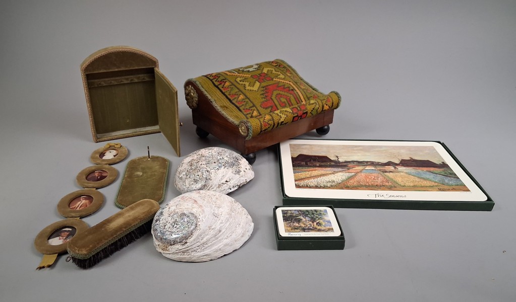 Diverse. Bl.a Fotpall.