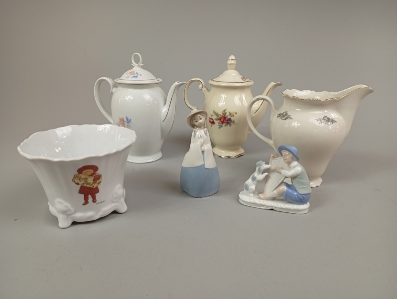 Diverse porslin. Bl.a Kruka Hackefors. "Jenny Nyström" m.m.