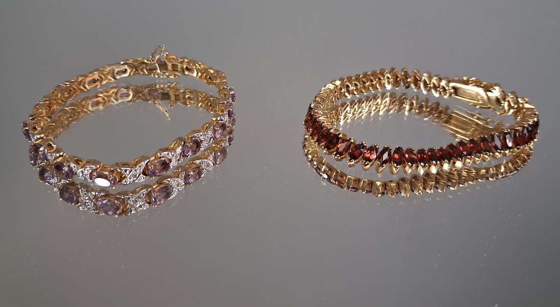 2 Armband i förgyllt silver med stenar, Vikt 35,35gram.