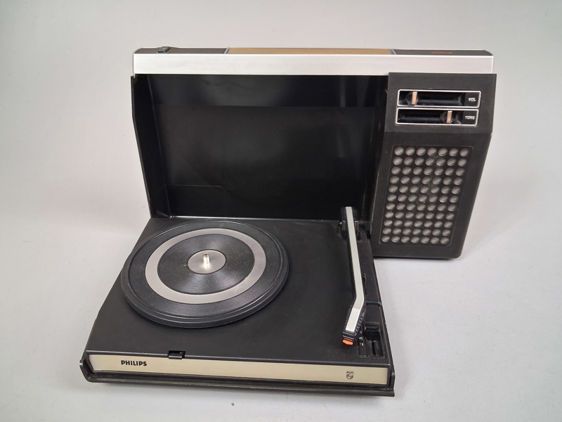 Resegrammofon. Philips 423.