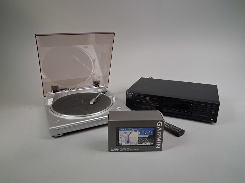 CD Spelare Sony, Skivspelare DENON & Garmin GPS.