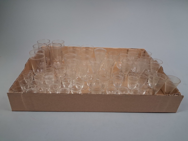 Diverse glas. Slipad dekor. Rydbergsglas.