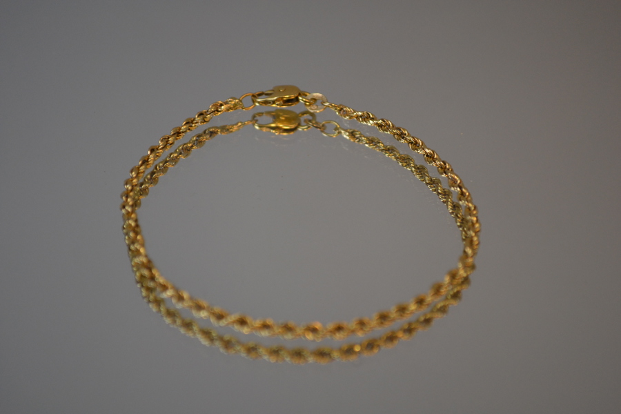 Armband. 18K guld, 2,9 gram, syratestat.