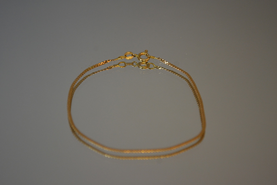 Armband. 18K guld, 1,79 gram, syratestat.