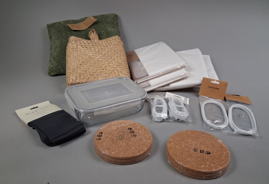 Diverse oanvänd inredning. Bl.a 4 Längder Golta, Curtain Jysk.