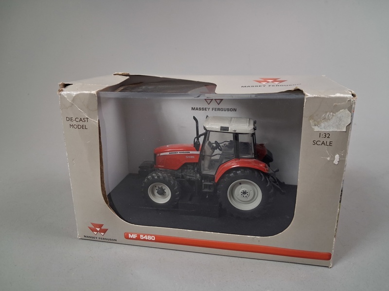 MASSEY FERGUSON. Skala 1:32.