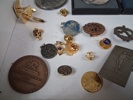 diverse Medaljer, sedlar, pins m.m.