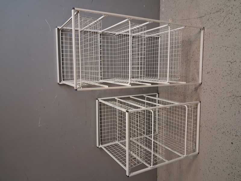 Hyllsystem. 2 Hyllor & 6 backar, "Trådbackar".