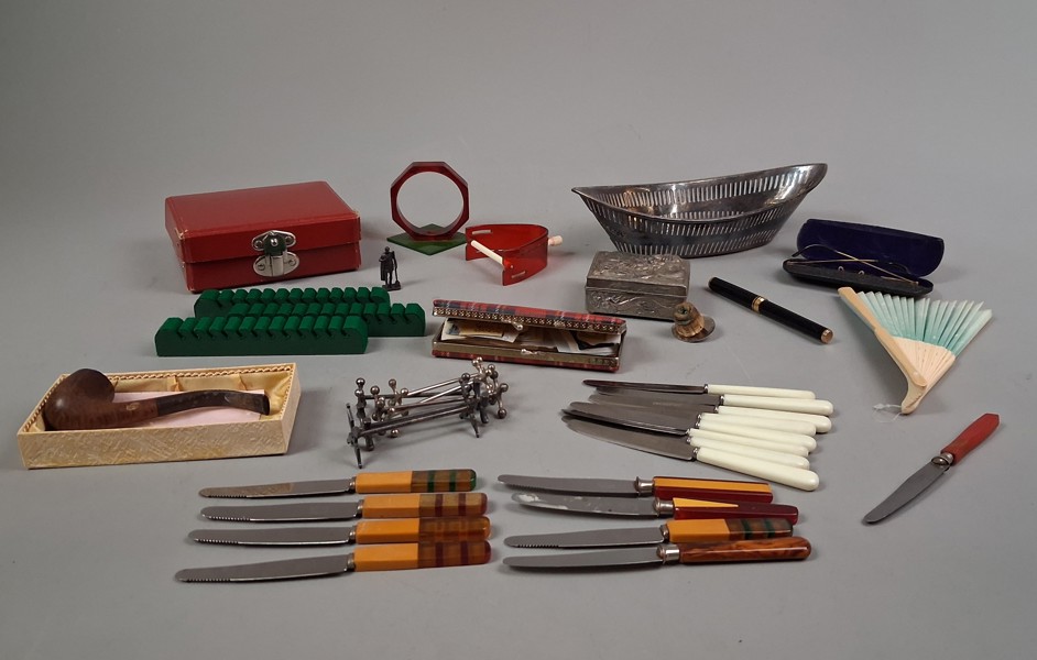 Diverse. Bl.a Pipa, Knivställ m.m.