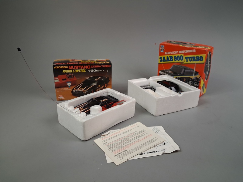 2 Radiostyrda bilar. SAAB 900 Turbo & Ford Mustang Cobra Turbo.