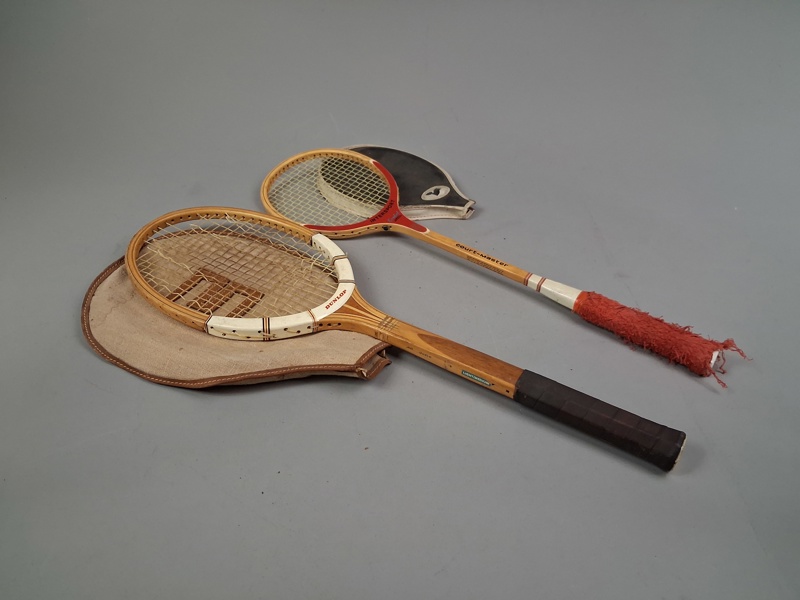 Äldre tennisracket Dunlop & Squashracket Intersport.
