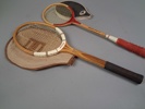 Äldre tennisracket Dunlop & Squashracket Intersport.