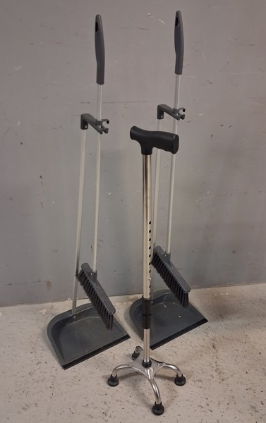 Käpp med stödfötter & 2 sopset.