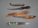 3 Knivar. Bl.a Orientalisk med silver inslag.