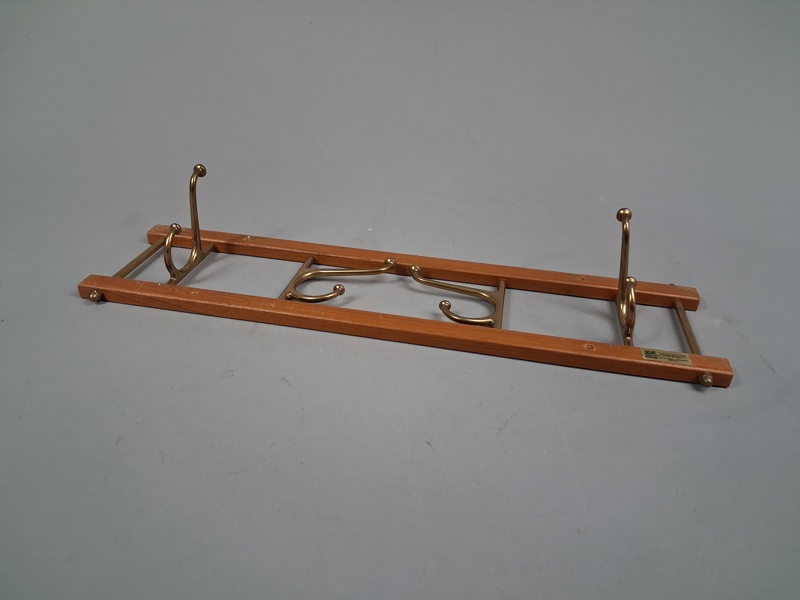 Klädhängare. "Dekorativ", AB Skoglunds Metallgjuteri, Andertorp.