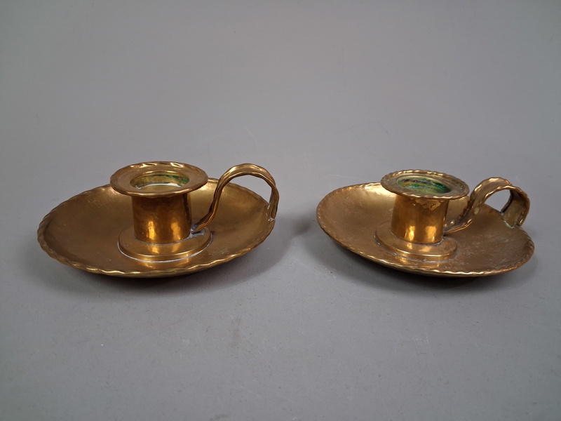 THURE REHNGREN, 2 Ljusstakar, barockstil, mässing, daterade 1981 & 1986.