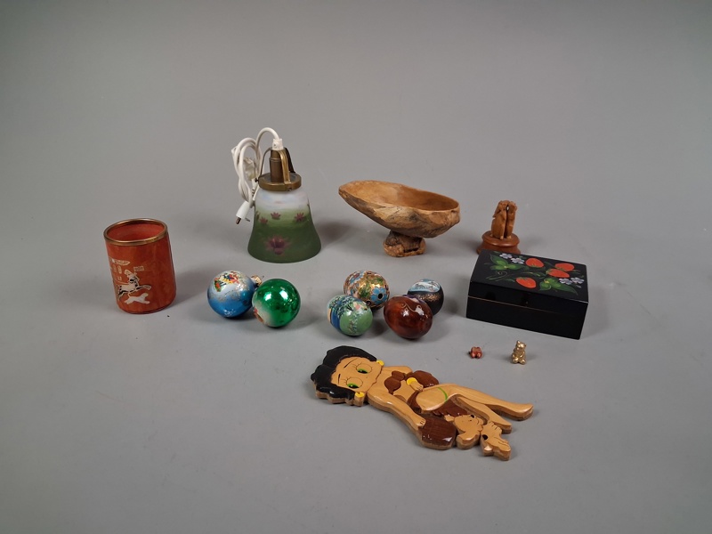 Diverse. Bl.a 2 Julgranskulor med Disney-motiv m.m.