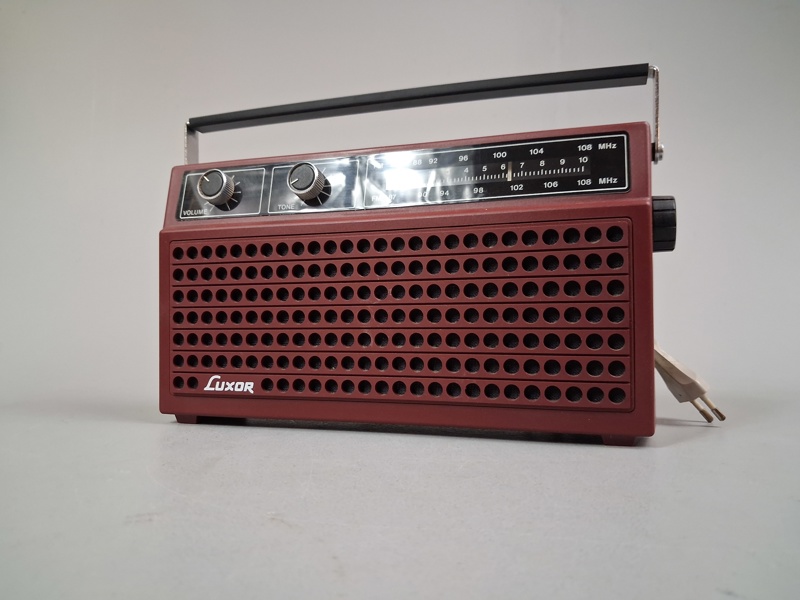 Radio. Luxor.